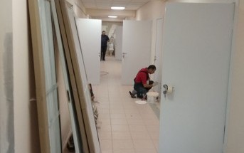 Белые двери в Больнице РЖД ул. Мечникова 3
