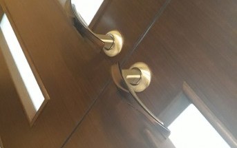 Шпонированные двери межкомнатные в квартире