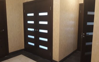 Шпонированные двери межкомнатные в квартире